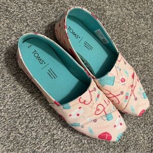 Tom’s Original Shoes: Nursing Medical Doctor Design